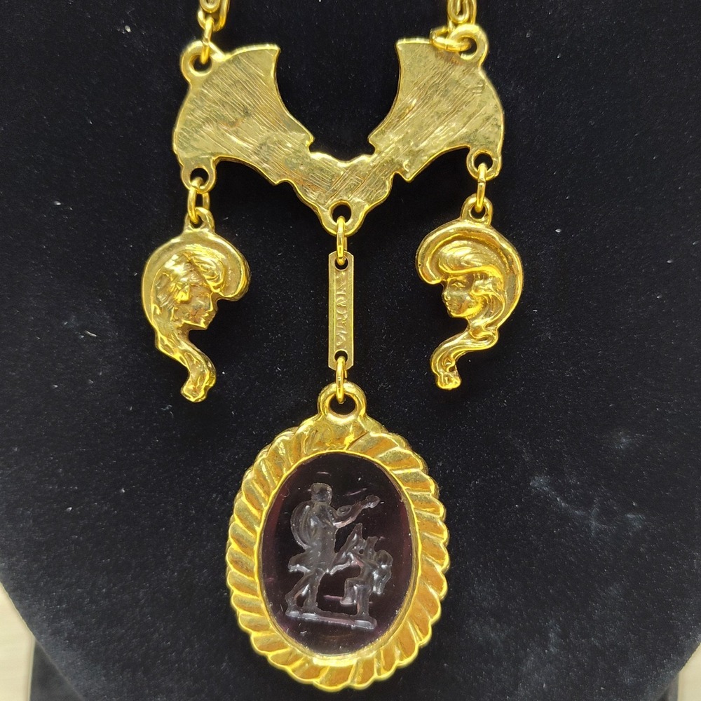 Goldette vintage Intaglio purple cameo Greek goddess Venus gold tone costume - Picture 9 of 13